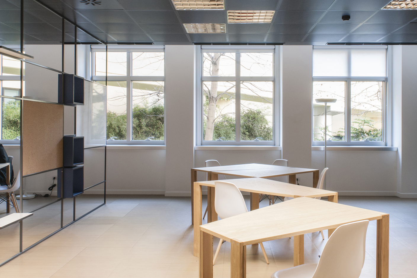 解构空间 · deamicisarchitetti 动态多面办公室设计-23