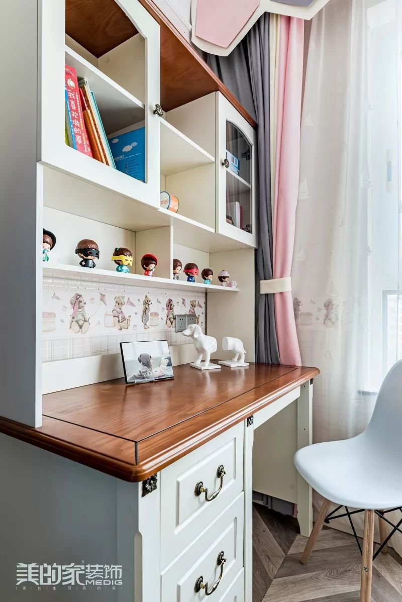 三代同堂的现代家园,金属质感与色彩活力的完美融合-84