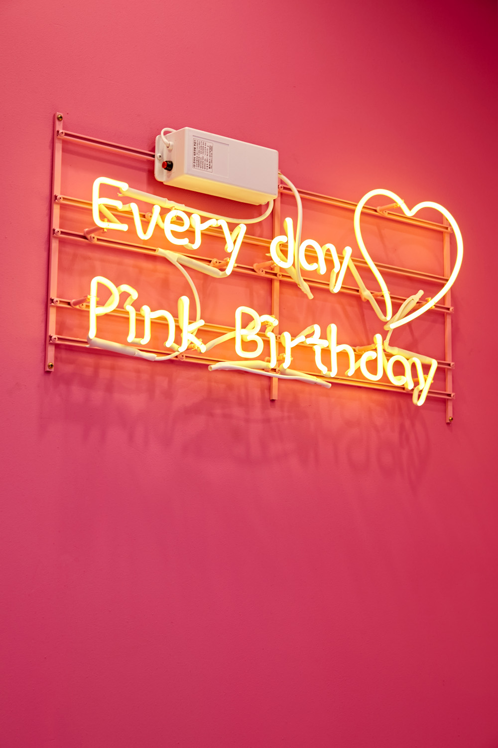 粉色碰撞的极致魅力 | 10 平米厨房的创意设计-13