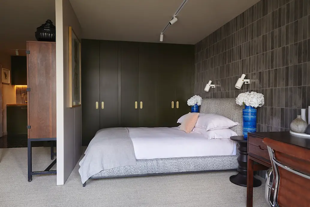 伦敦 Barbican 公寓巧妙改造，色彩与空间的完美结合-11