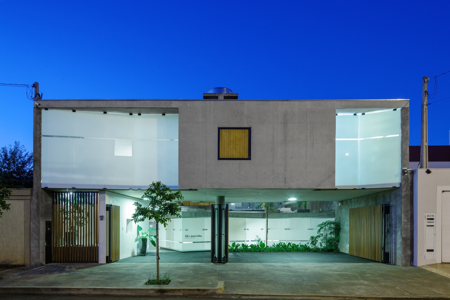 巴西奥兰蒂亚住宅 · 共生设计展现居住与工作空间-33