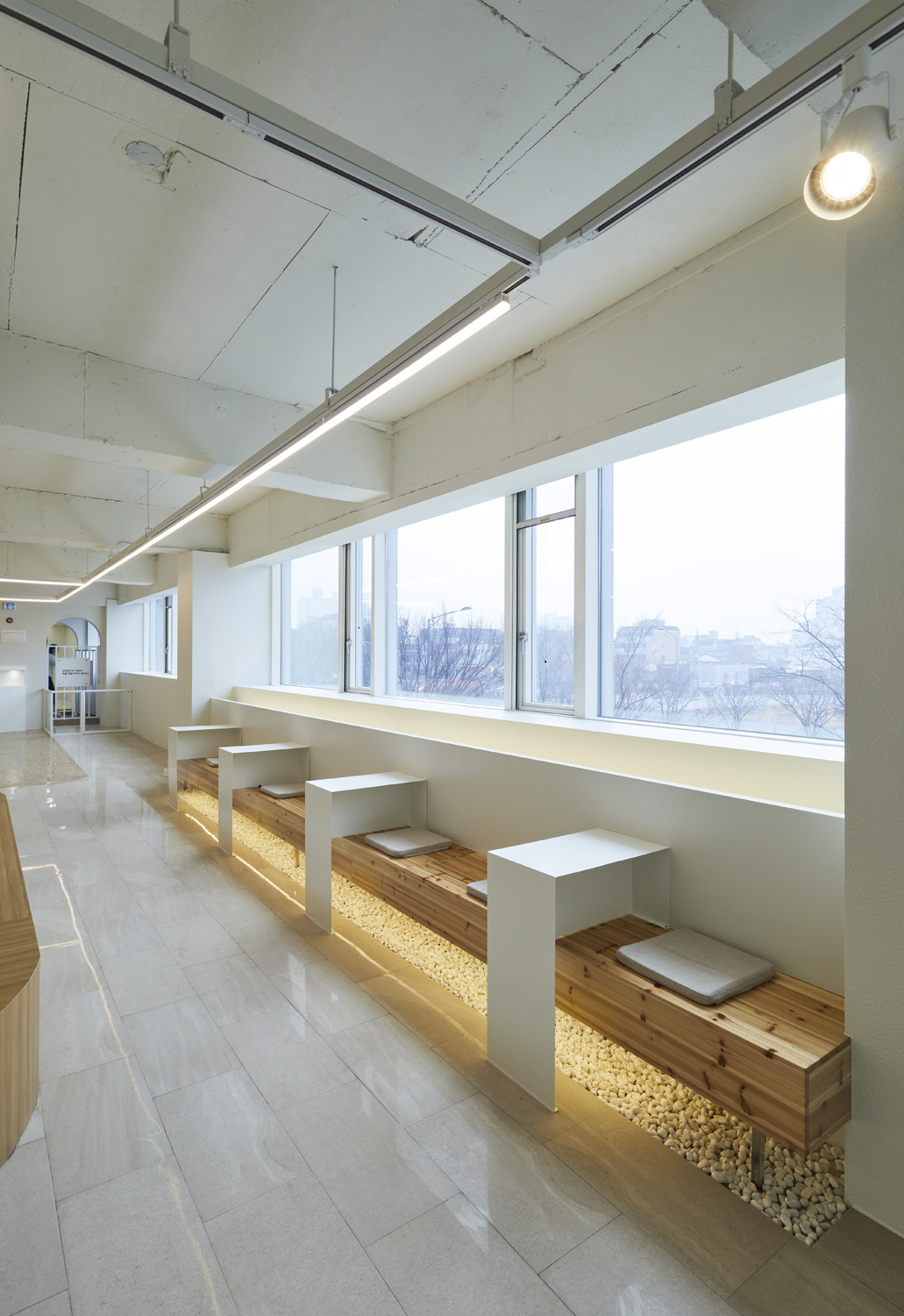 韩国白色&木色现代办公室设计-15