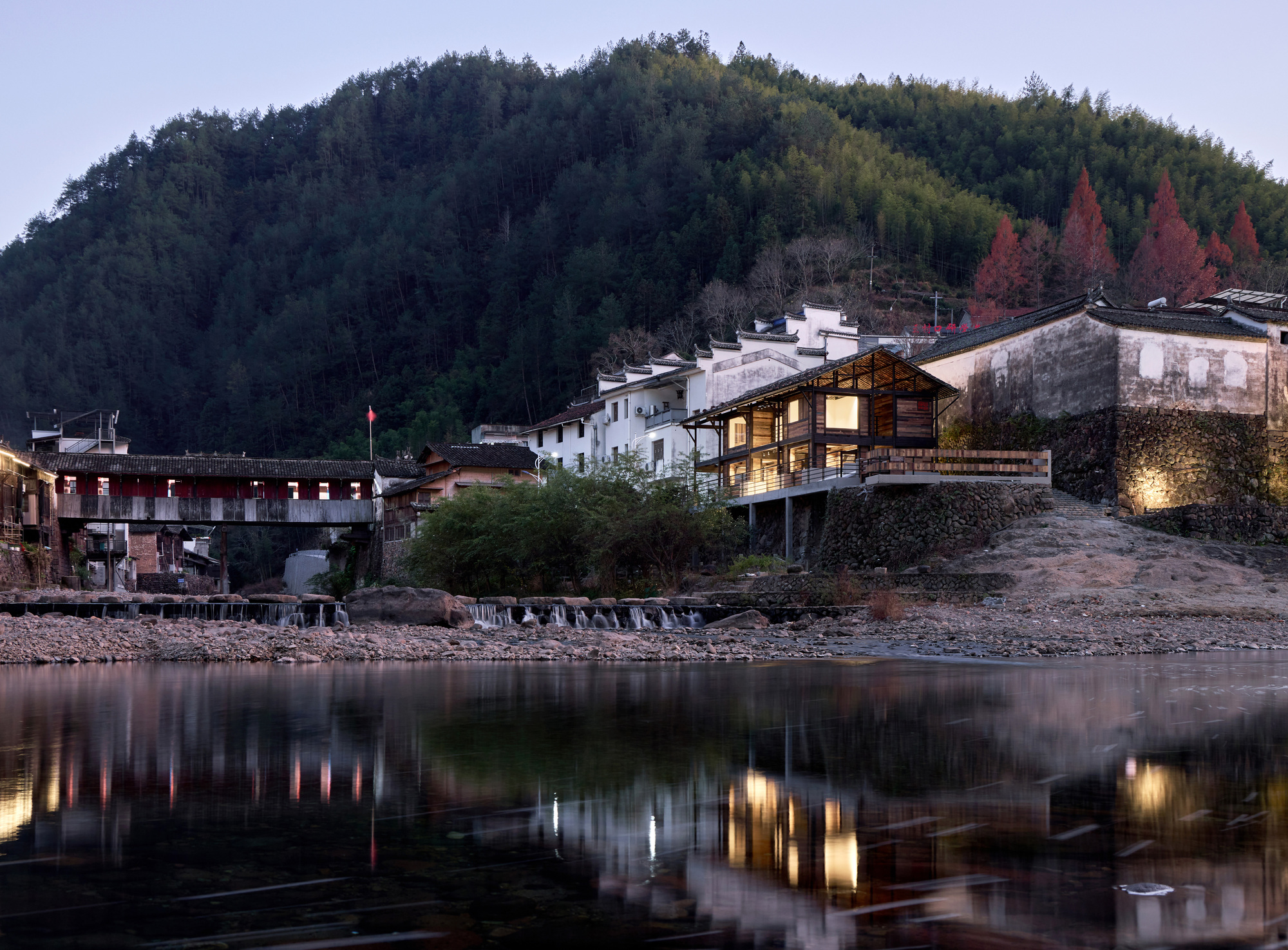 Renovation of the Old Riverside House / Ref Architects + 0.5m Studio-32