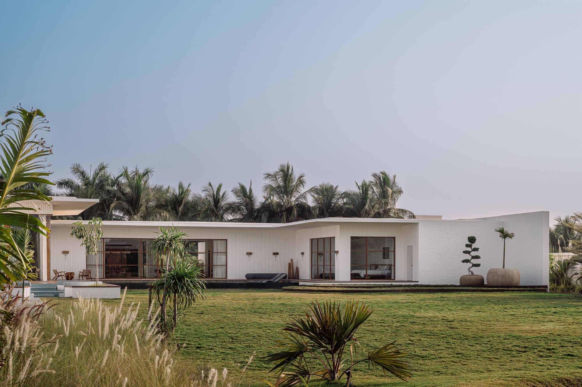 白色的住宅丨印度丨Dipen Gada and Associates-12