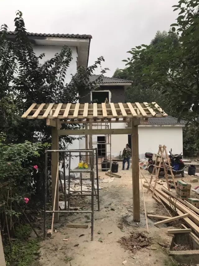 把一个破烂小院,爆改成中国风的入云屋,凉亭、枫树、竹篱笆......-120