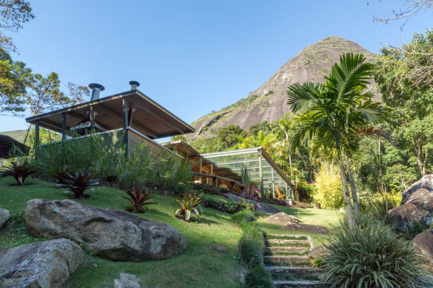 Dreamy Brazilian House in Correas created by Rodrigo Simão Arquitetura as a beautiful escape home 由RodrigoSimmogoArquitura创建的梦幻般的巴西住宅，作为一个美丽的逃离家园-16