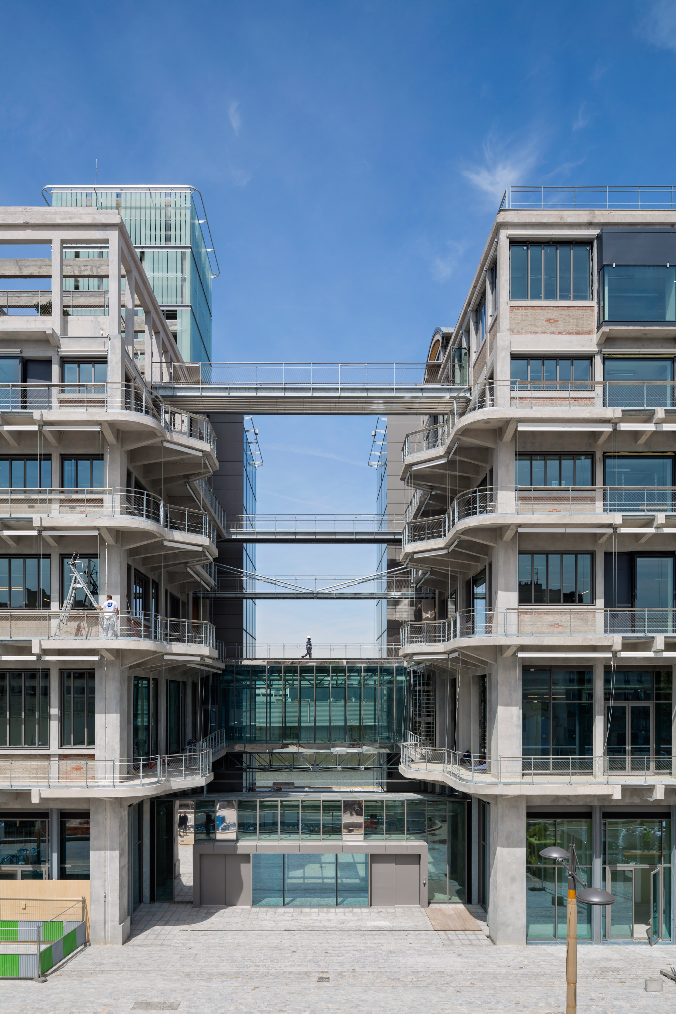 巴黎废弃仓库变身创意总部,BETC 打造绿色工业风新地标-17