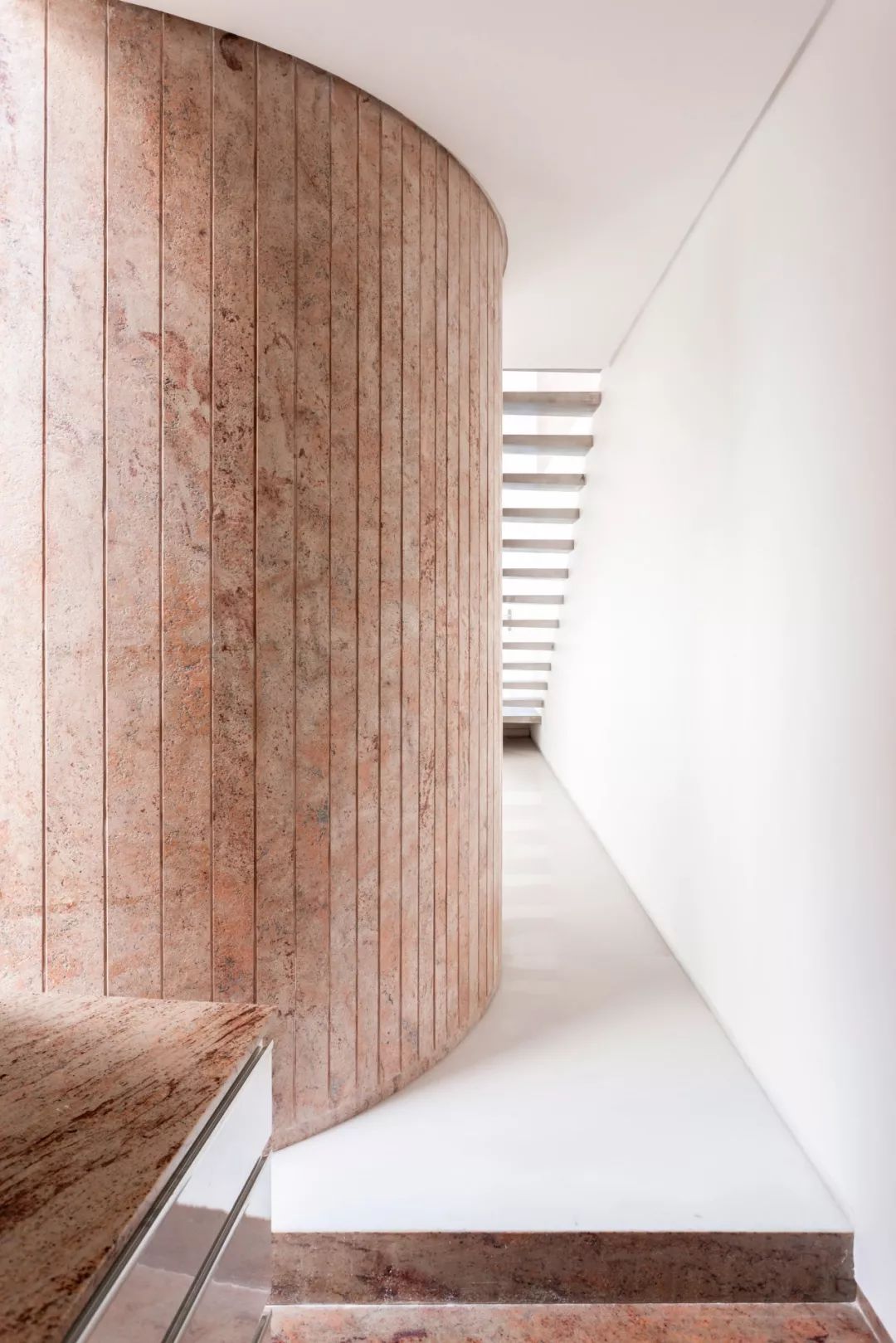 印度感性遇见西方想象的 Charged Voids 设计公司-11