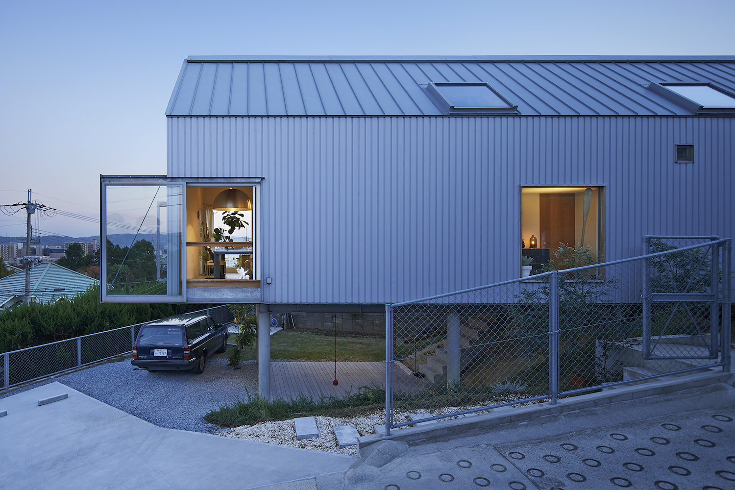 奈良新轻陶器建筑 | 自然光与隐私的完美融合-1