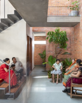 A Dialogue with the Past House / A Threshold