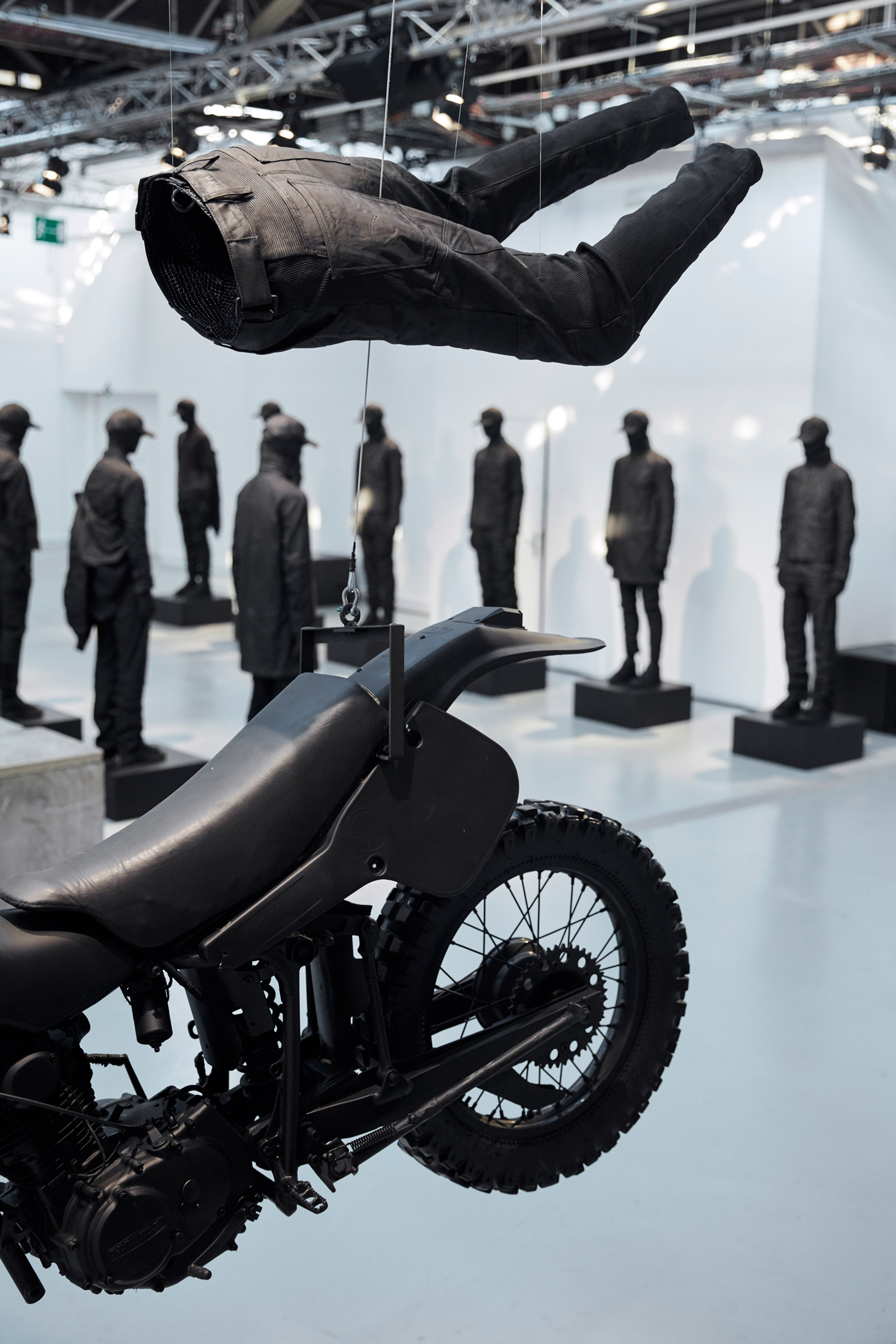 G·Star RAW 创意总监 Aitor Throup 展示人体工程学原型服装-6