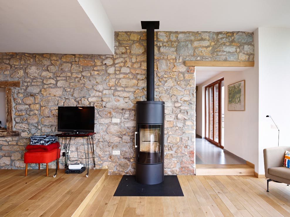 Каменный дом на краю холма | 13 фото-10