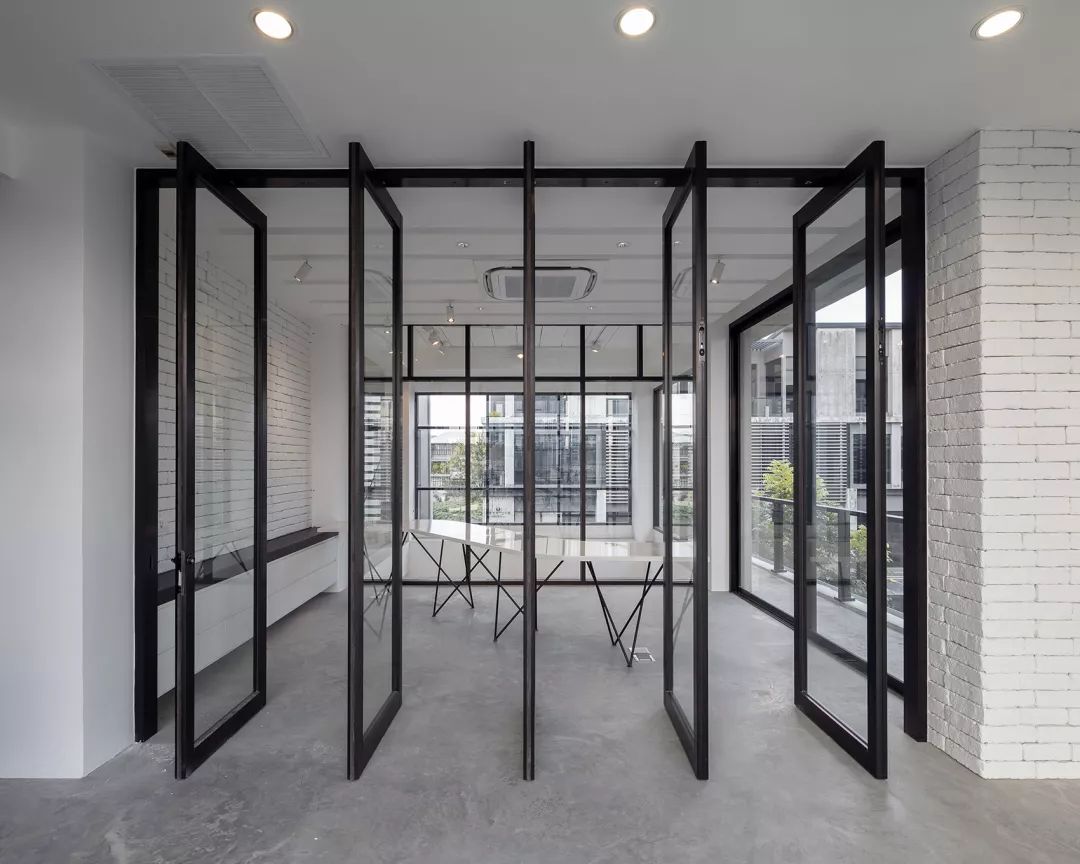 曼谷 Sriwara 办公室改造 | 集精品店与办公空间一体-17