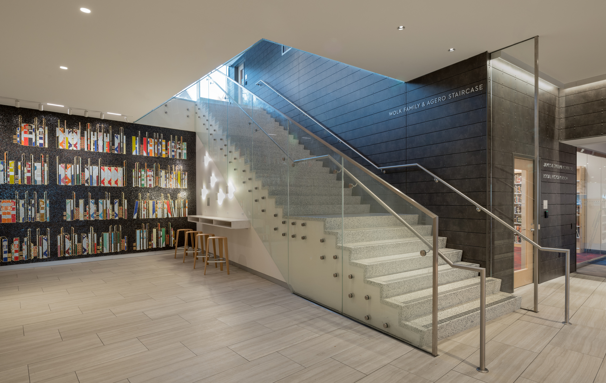 Charlotte & William Bloomberg Medford Public Library / Schwartz/Silver Architects-36