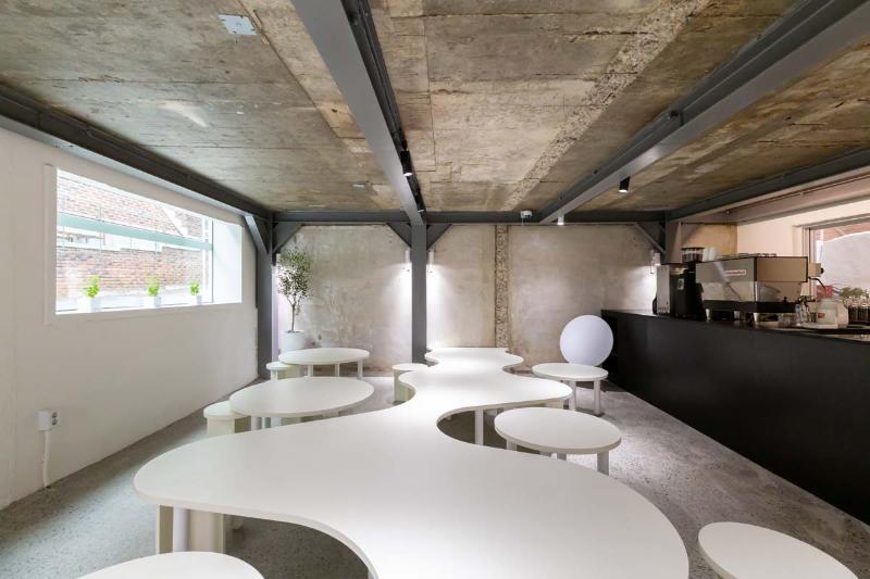 潮流感知下的 14 平米咖啡馆设计-3