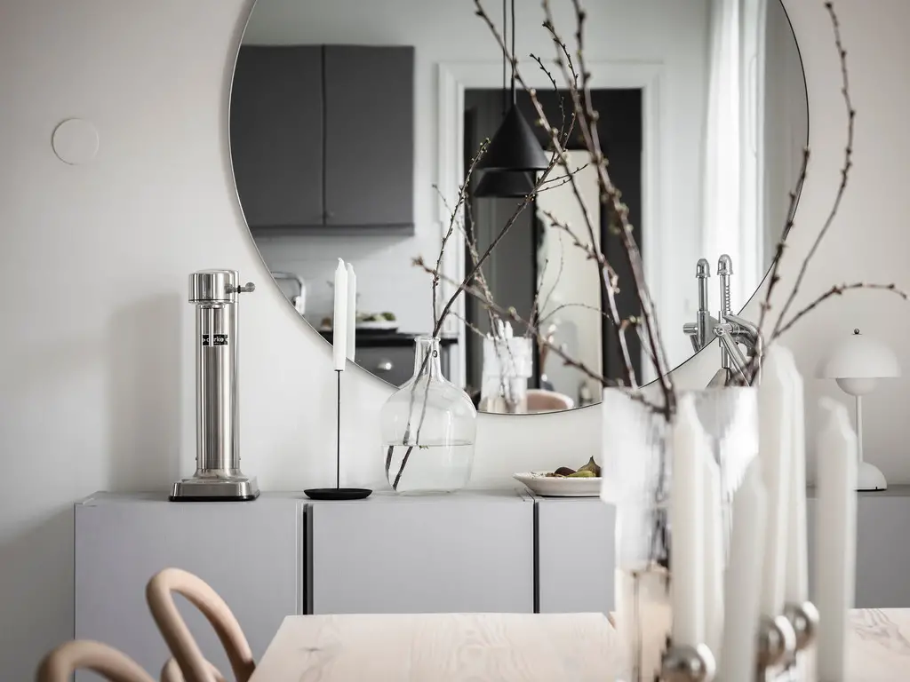 瑞典百年建筑中的温馨家庭公寓设计-11