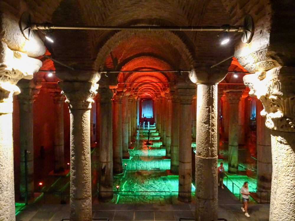 イスタンブールの地下宮殿(伊斯坦布尔的地下宫殿)丨不明-75