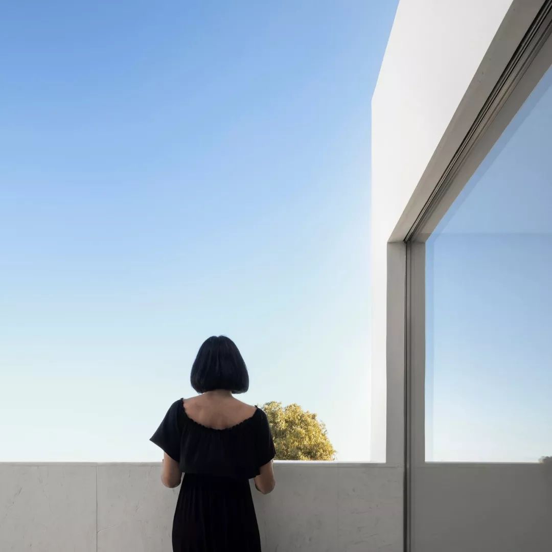 极简主义设计，葡萄牙里斯本的通透空间美学-33