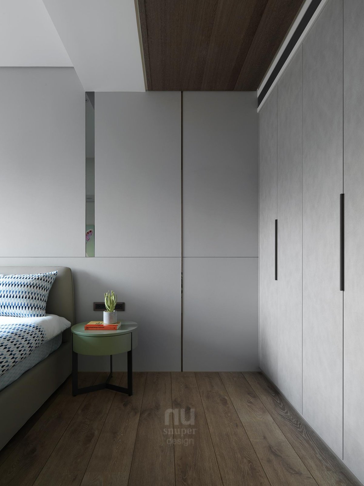 原味生活，书墙为背景的现代住宅设计-22