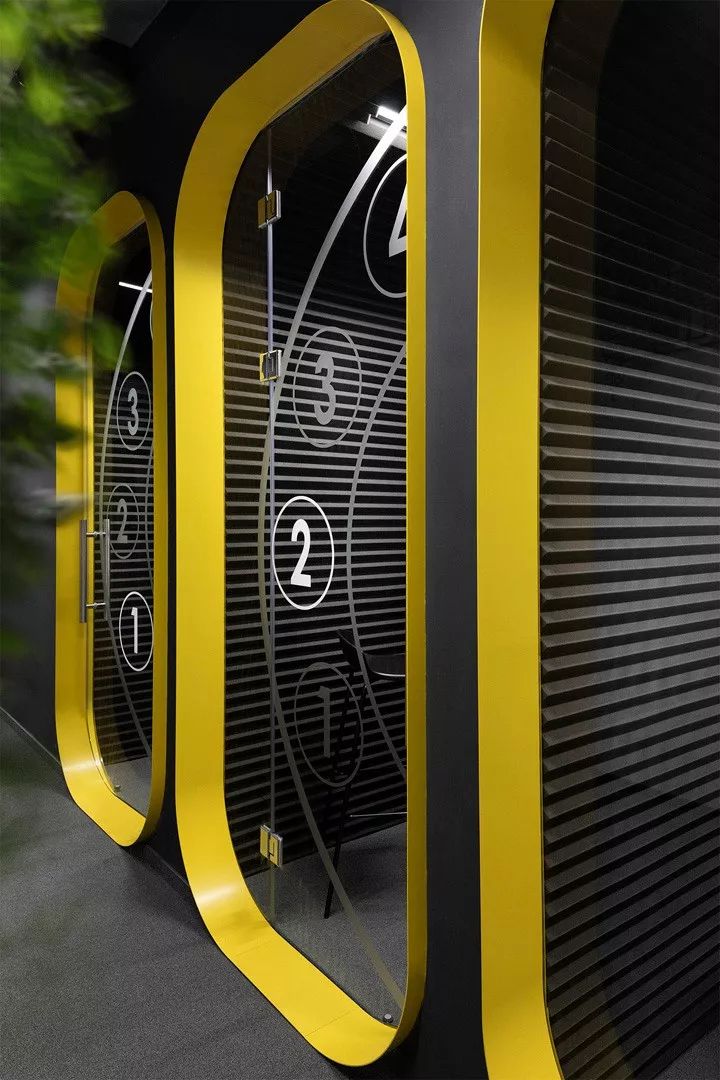 Milestone Systems 索非亚办公室——对称布局中的空间多变性-19