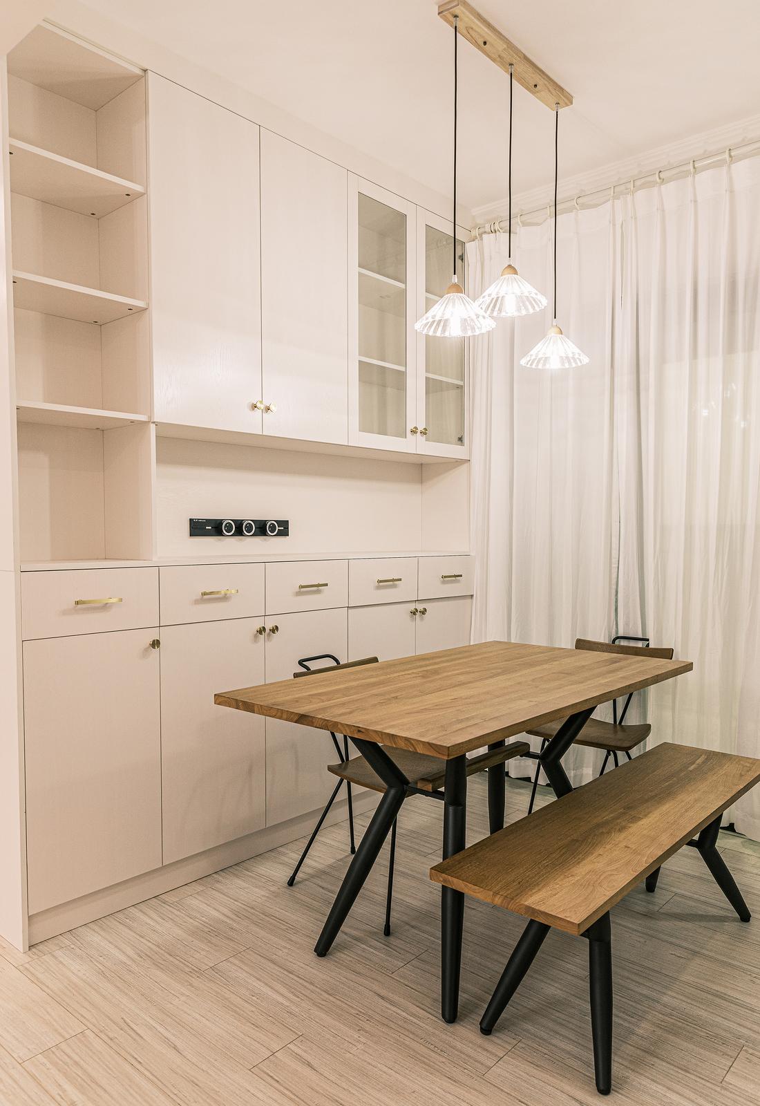 奶杏色客厅与六角形地砖的完美融合-9