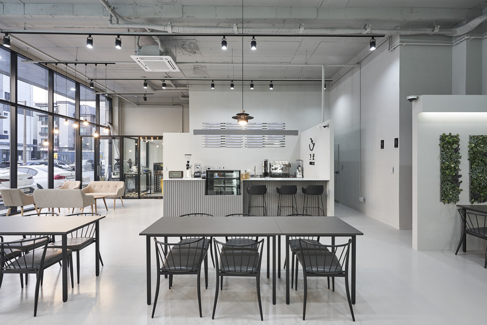 【首尔咖啡馆设计】30 坪高级咖啡馆，现代与复古的完美融合-2