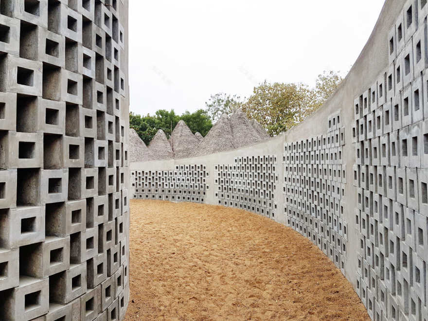 印度低成本社区中心,混凝土螺旋墙展现独特魅力-16