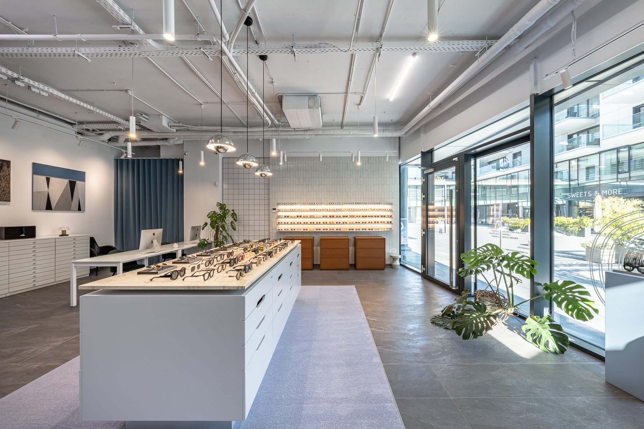 THE SUNGLASSCURATOR STORE 室内设计丨罗马尼亚布加勒斯特丨mihaelaabordeianu + Sobo Studio-13