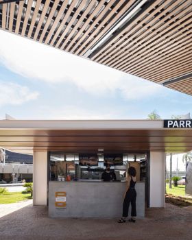 巴西利亚机场汉堡餐厅丨巴西巴西利亚丨Atelier Paralelo