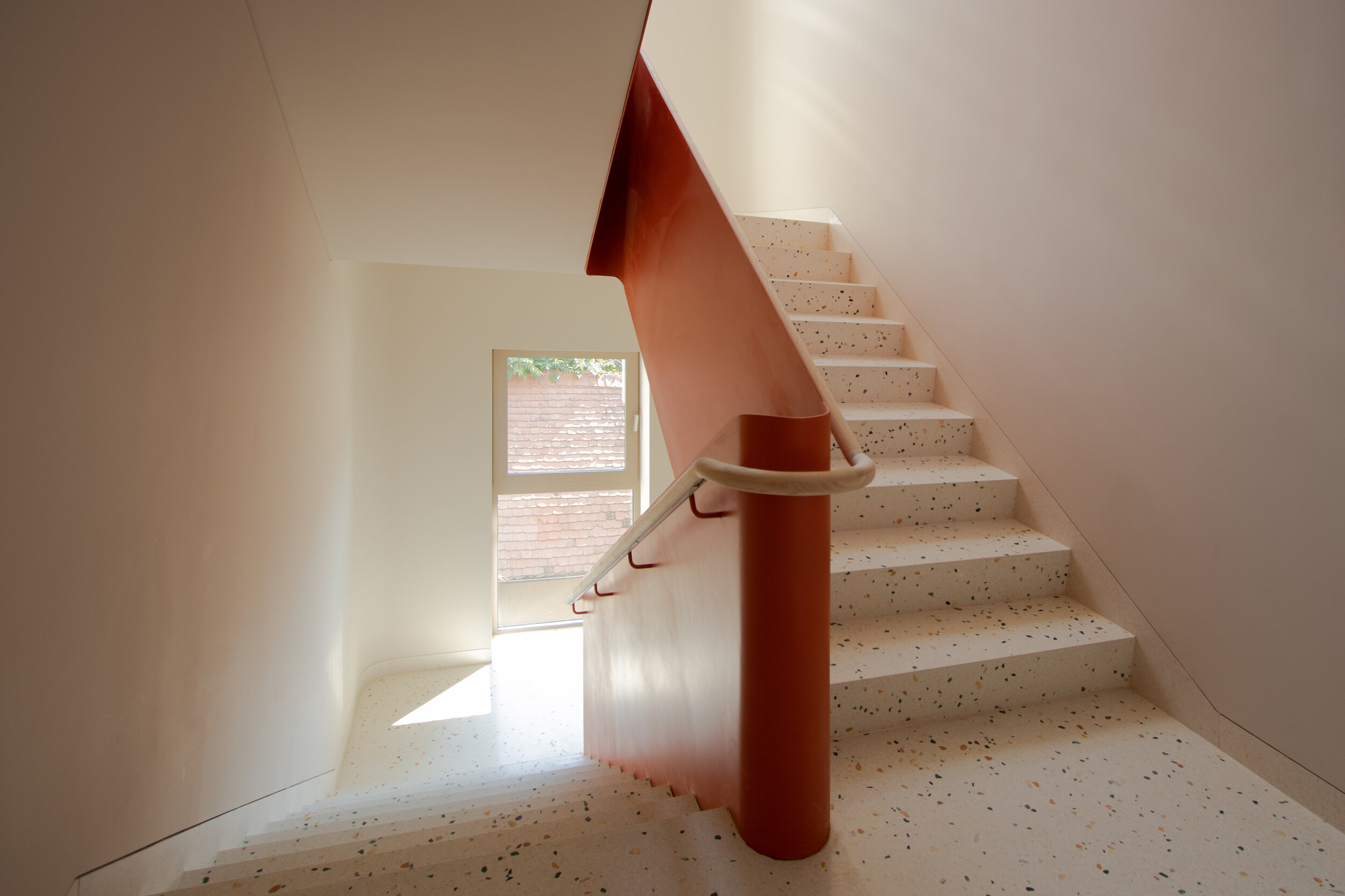 华沙6号
注:VARSOVIA是拉丁语中华沙(波兰首都)的名称这里6推测可能是编号之类,由于缺乏更多背景信息,按常规理解翻译为华沙6号 -15