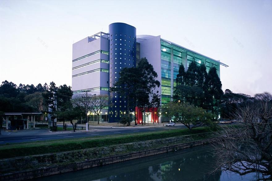 巴西 Poliesportivo PUCRS 运动中心,现代建筑与环保设计的完美结合-1