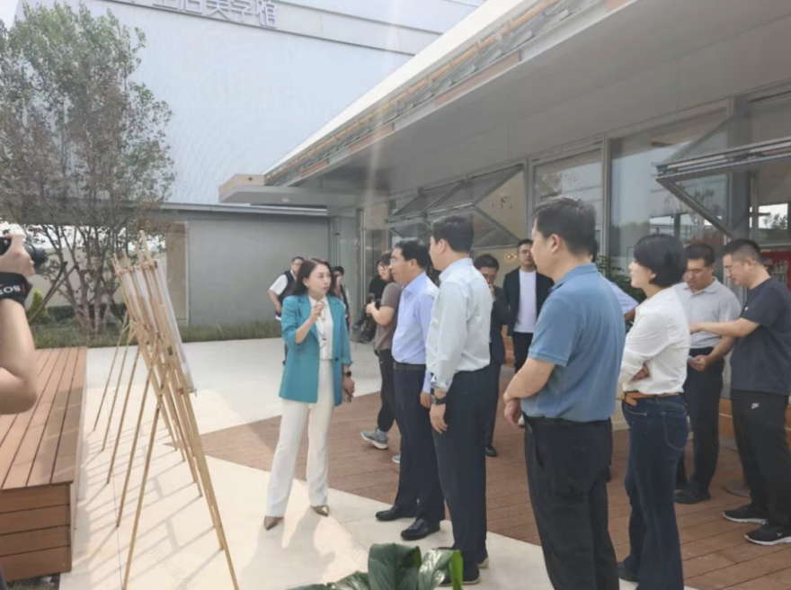 天津市副市长王宝雨视察绿地国展数字产业港,对项目高标准高效率推进并取得阶段性成果给予充分肯定-4