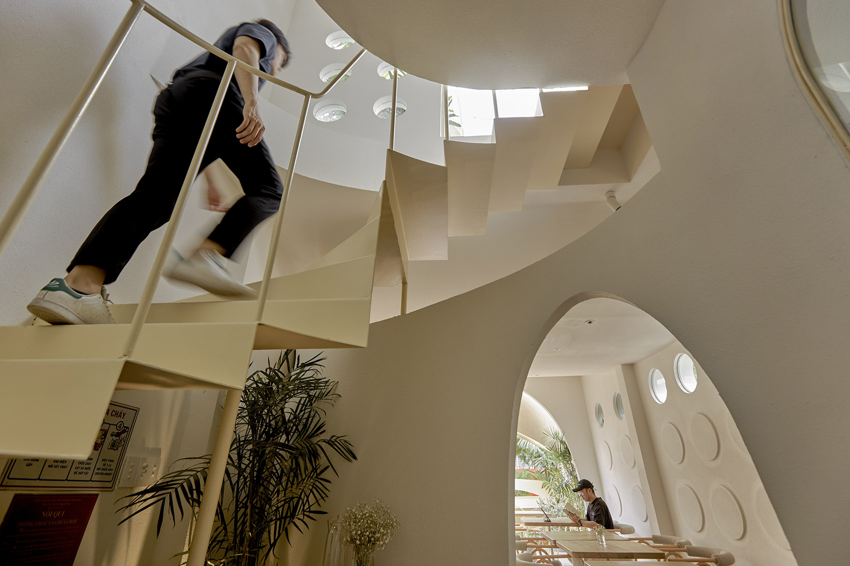 September 咖啡厅 2 号店丨越南胡志明市丨Red5studio + Ben Decor-98