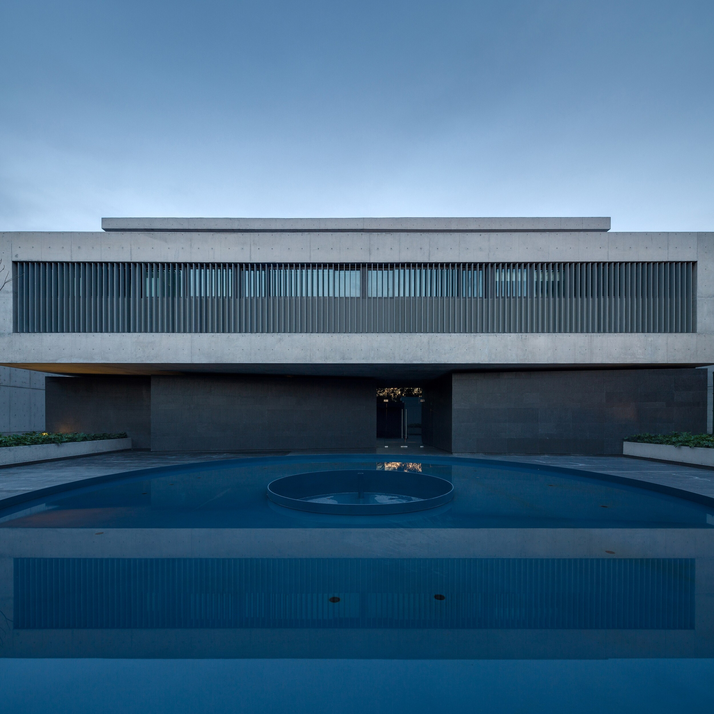 墨西哥城市区里的绿色家园-14