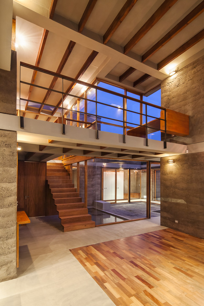 Cotacachi House  Arquitectura X-55