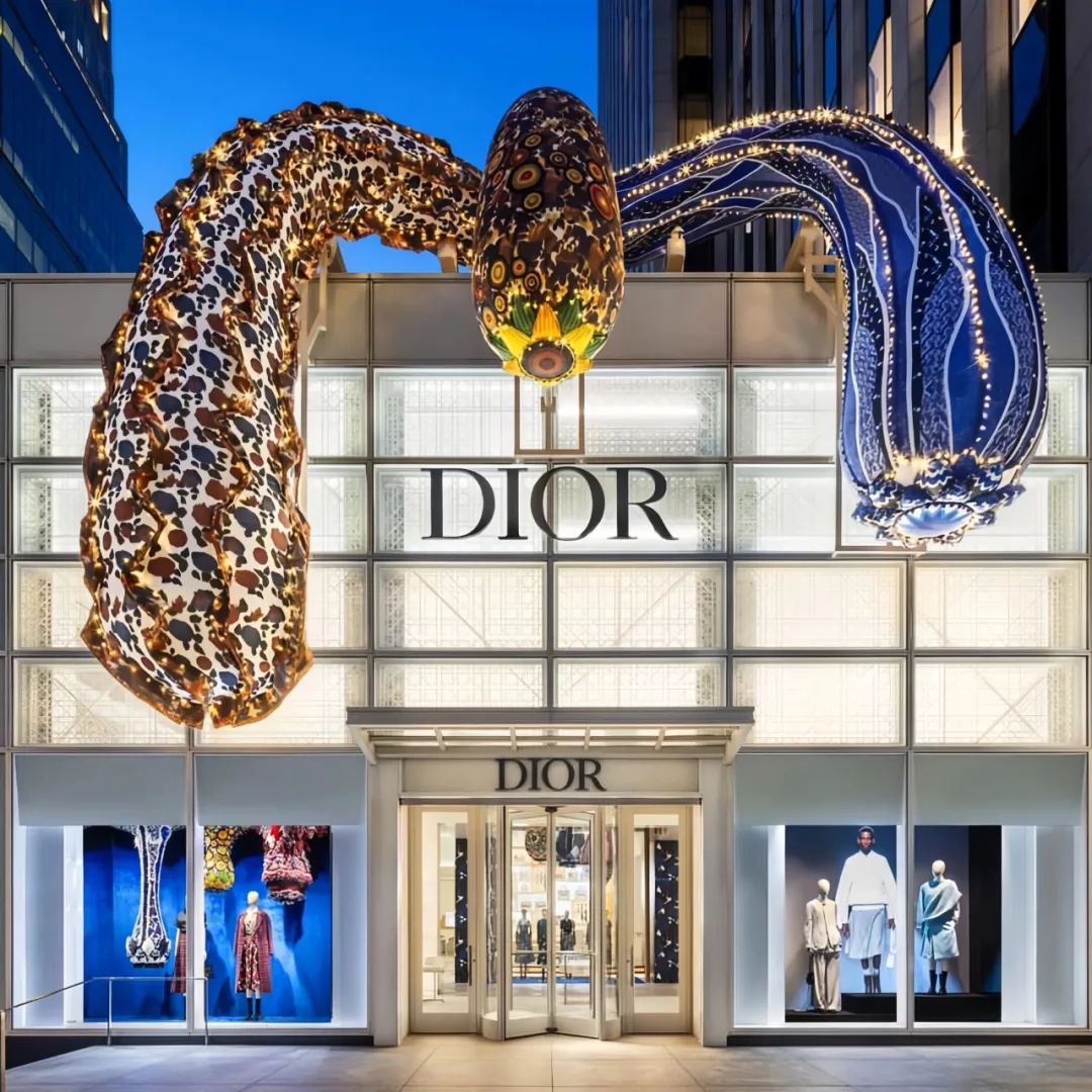 Dior 旗舰店换新大型刺绣装置丨美国纽约-0