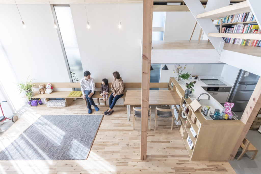 玄関から寝室までひとつながりの家開放性とともに家族の気配を感じながら暮らす | Architecture | 100%LiFE-6