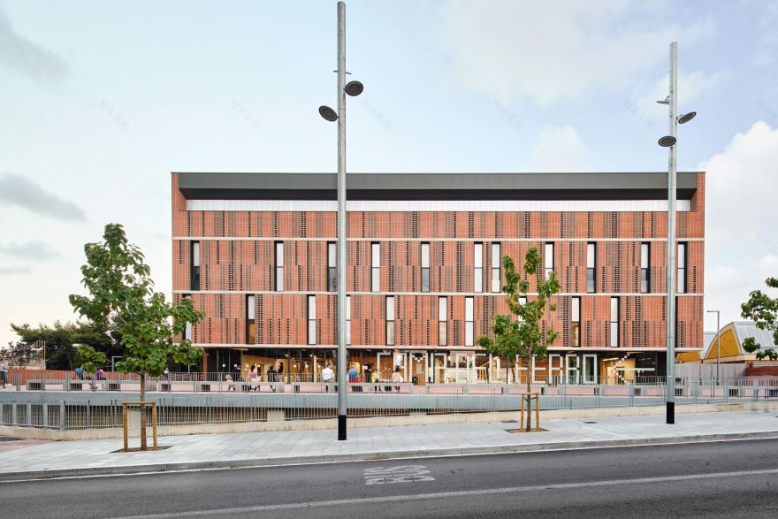 巴塞罗那地下的运动中心-16