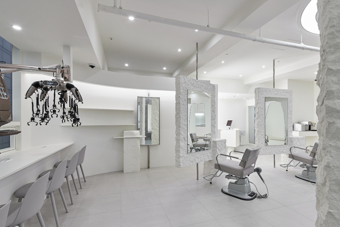 白色调高级美容沙龙，打造舒适私密空间-5