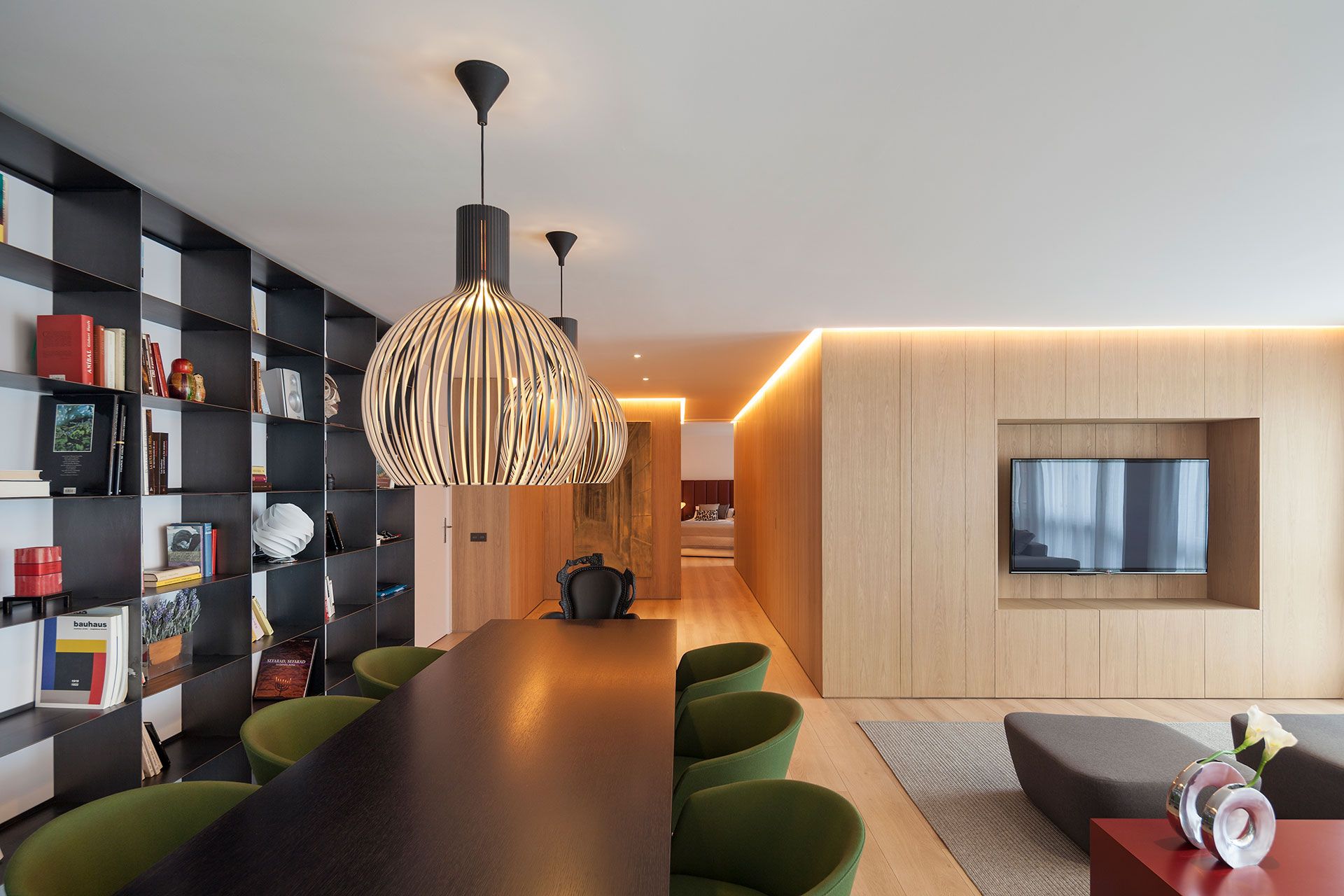 P公馆（P可根据具体指代替换为相应名称，这里公馆只是一种常见的翻译情境代称） -10