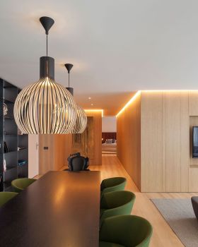 P公馆(P可根据具体指代替换为相应名称,这里公馆只是一种常见的翻译情境代称)