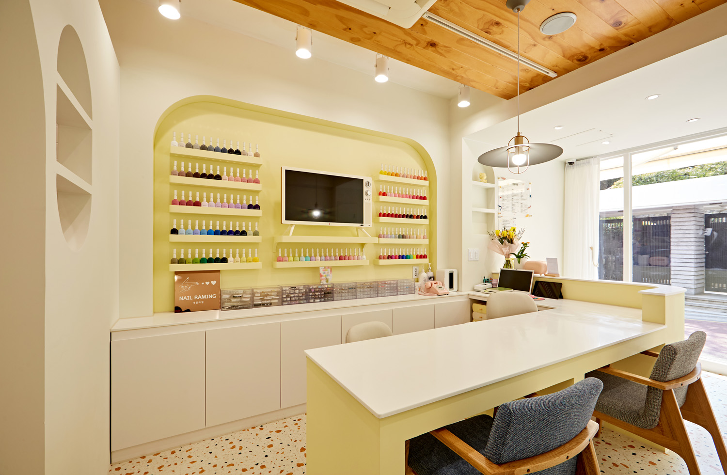 13 平白色与木质小空间的巧妙设计-6