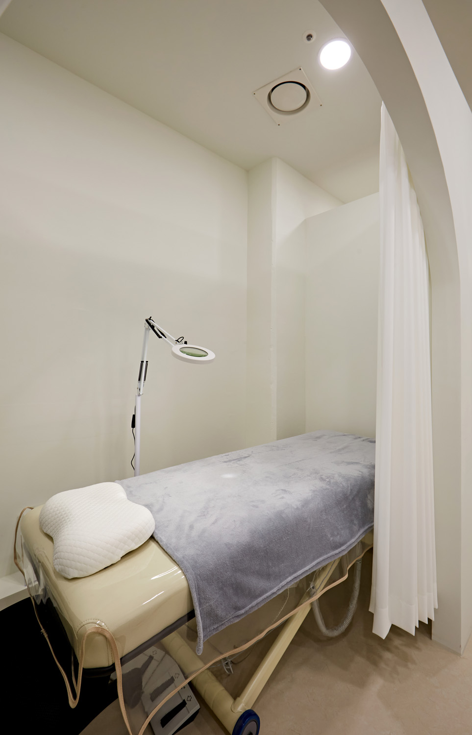 9 平米极简纯白咖啡馆设计，小空间大魅力-12