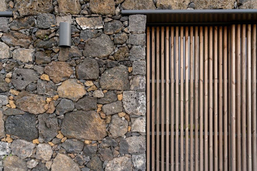 Livramento House · 简约岛屿度假别墅丨葡萄牙蓬塔德尔加达丨Mezzo Atelier-25