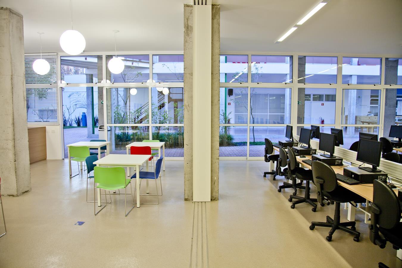 圣保罗市垂直改革两座仓库创建新型学校-13