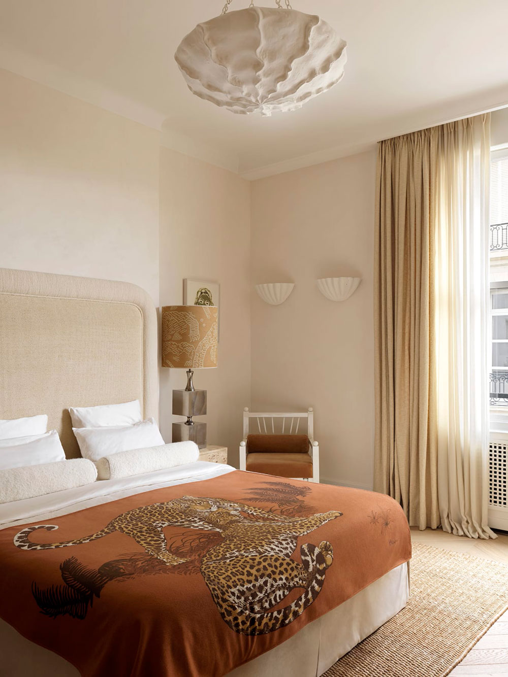 现代巴黎公寓设计中的温暖装饰艺术风格-11