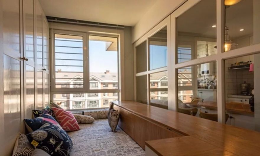 80㎡绿意盎然的家 | 生机壁炉、隐藏洗手台、循环廊道-31