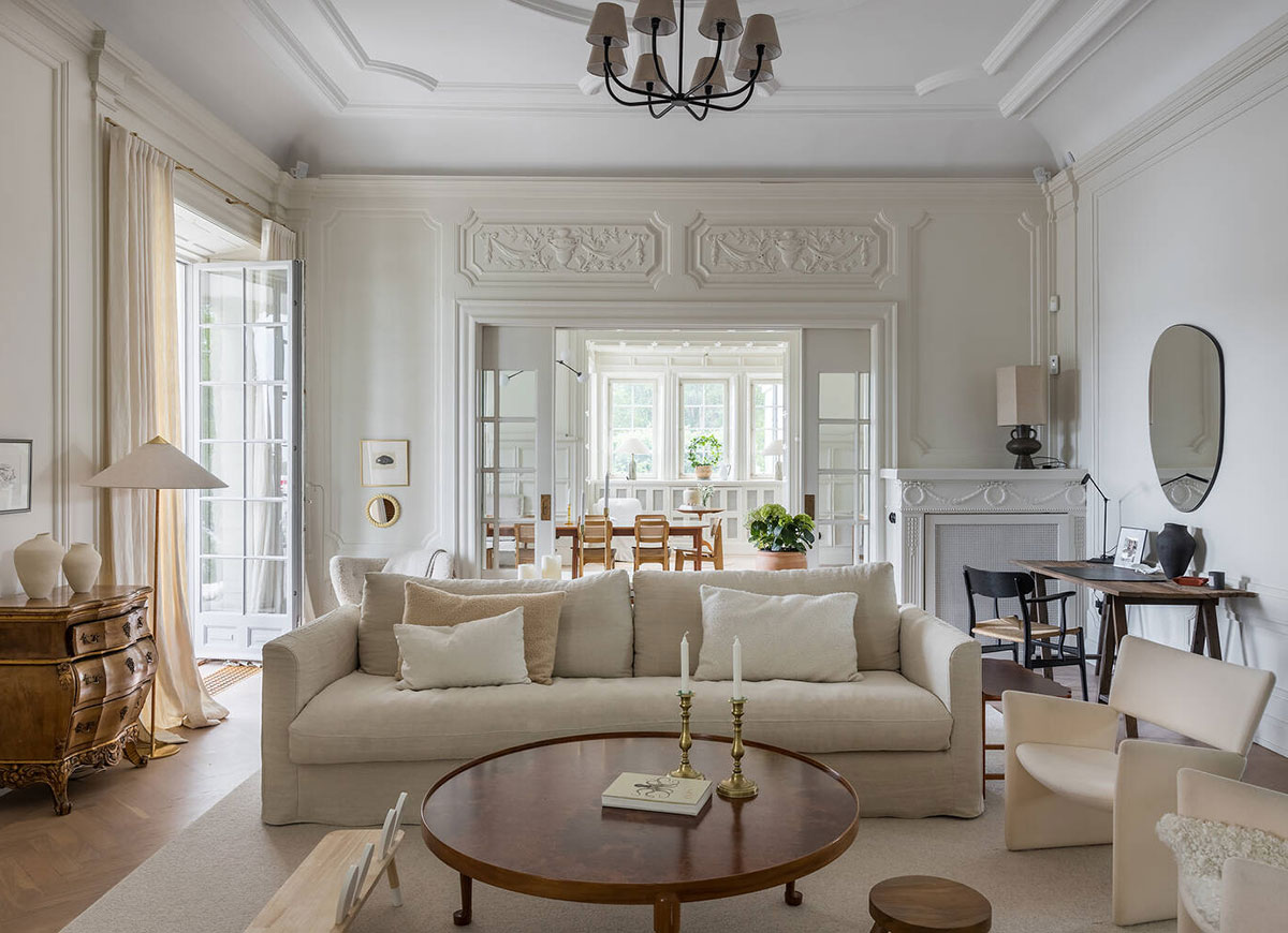 斯德哥尔摩郊区海滨别墅 | 古典与奢华的完美结合-1