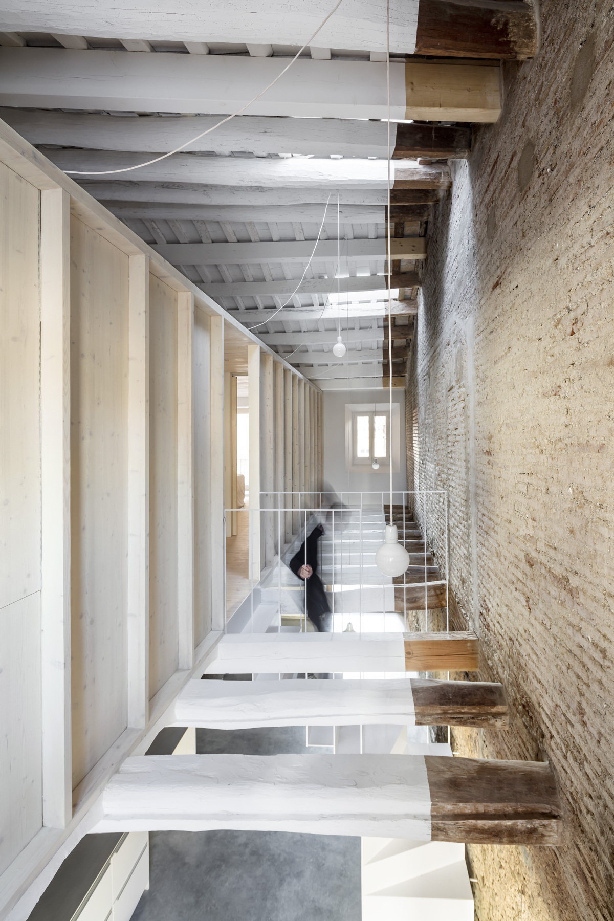 Reform of a House Between Walls-11