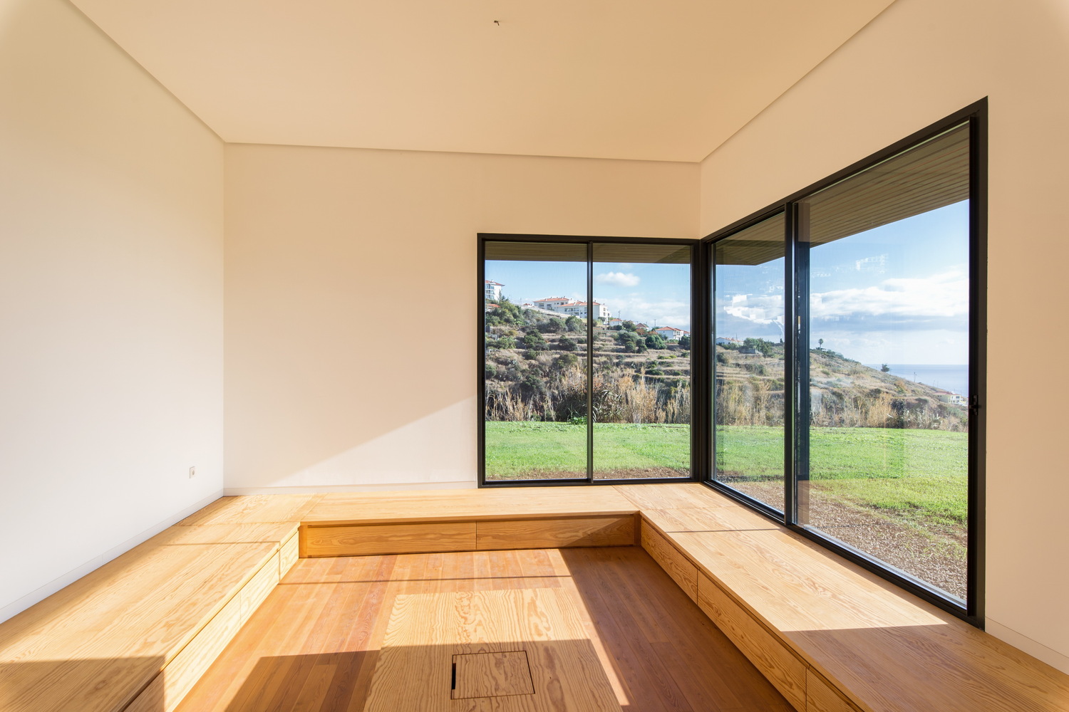 葡萄牙马德拉岛乡村景观中的典型马德兰房屋翻新与扩建-35